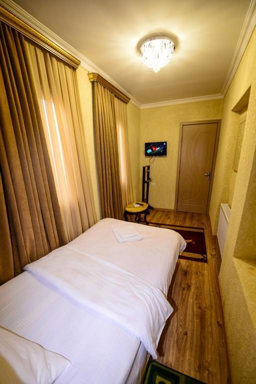Hotel Vladi Kutaiszi Kültér fotó