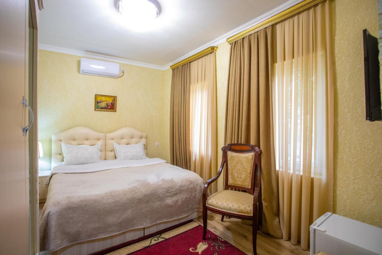 Hotel Vladi Kutaiszi Kültér fotó