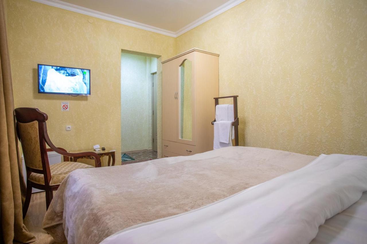 Hotel Vladi Kutaiszi Kültér fotó