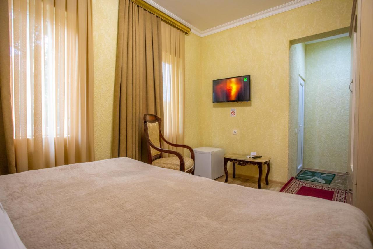 Hotel Vladi Kutaiszi Kültér fotó