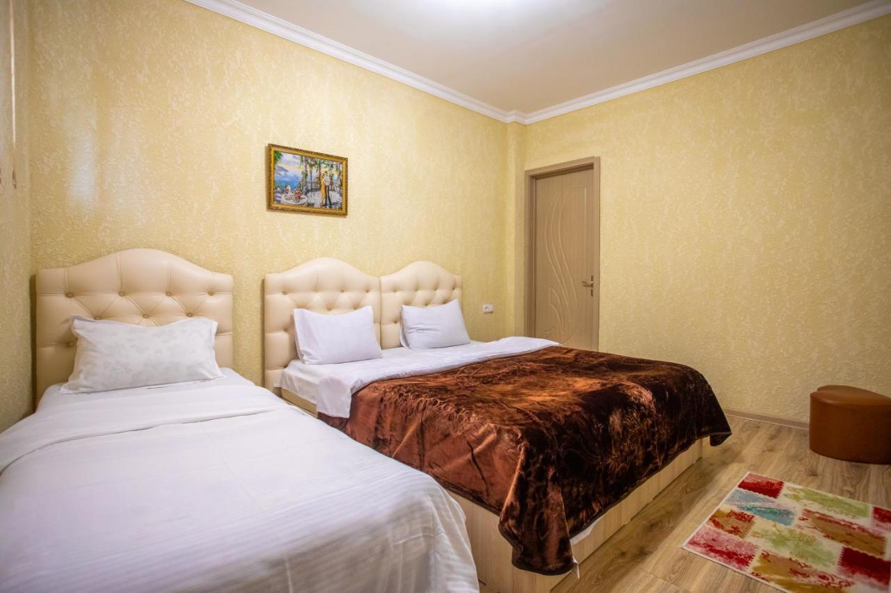 Hotel Vladi Kutaiszi Kültér fotó