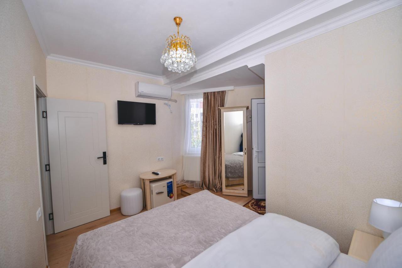 Hotel Vladi Kutaiszi Kültér fotó