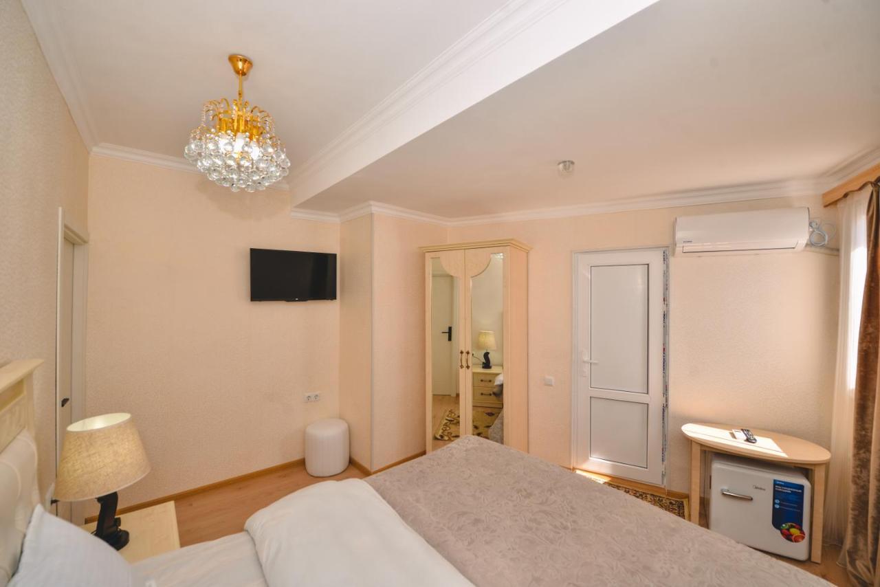 Hotel Vladi Kutaiszi Kültér fotó