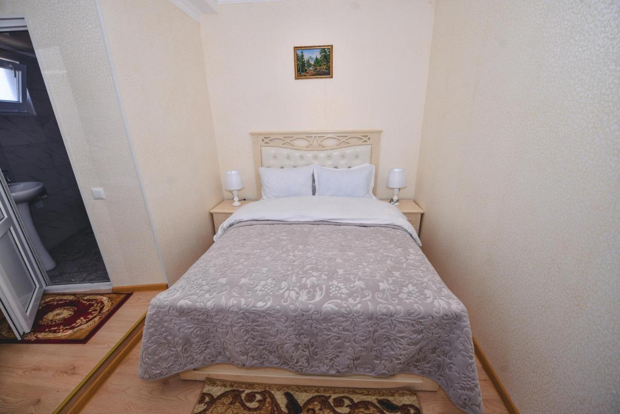 Hotel Vladi Kutaiszi Kültér fotó