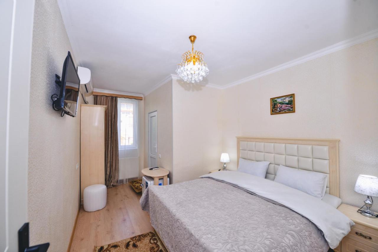 Hotel Vladi Kutaiszi Kültér fotó