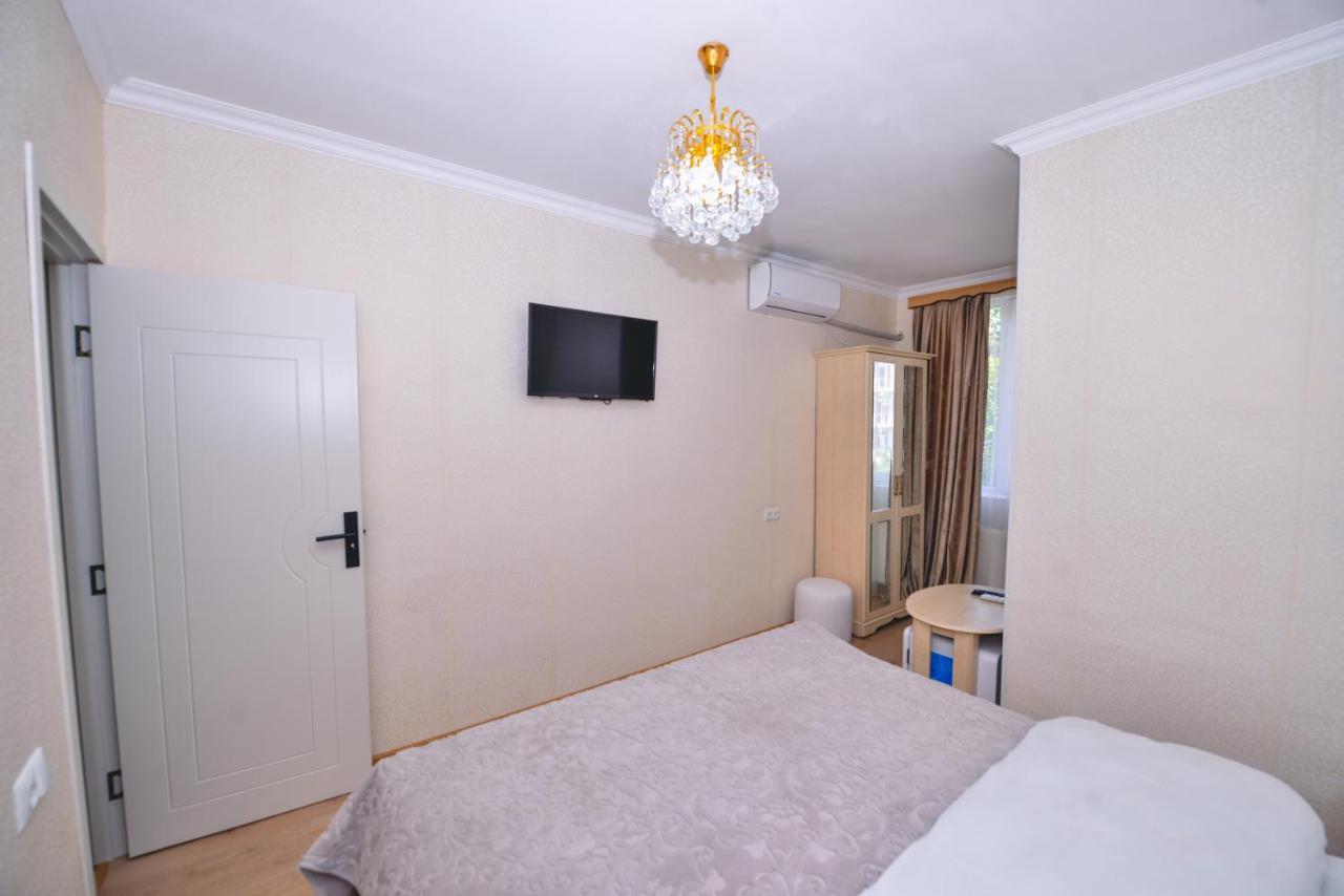Hotel Vladi Kutaiszi Kültér fotó