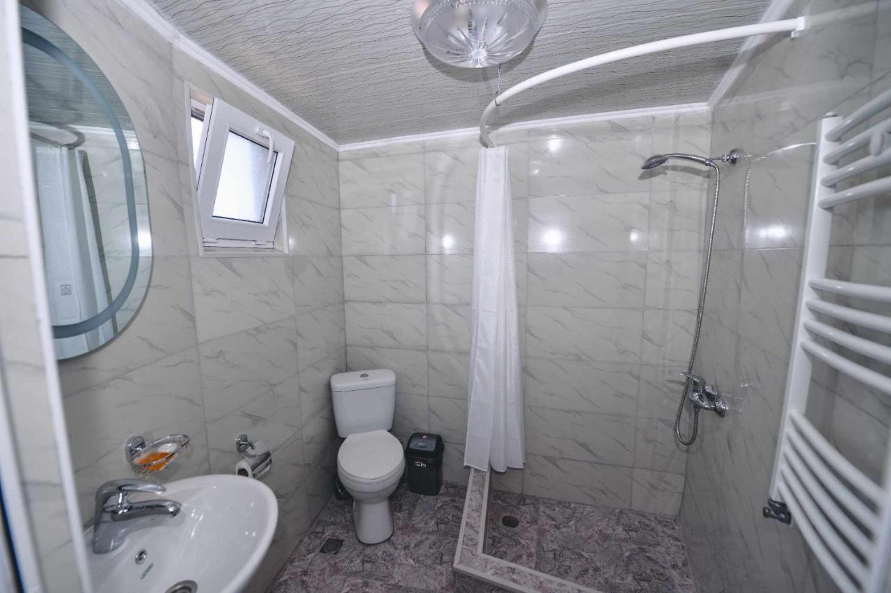 Hotel Vladi Kutaiszi Kültér fotó